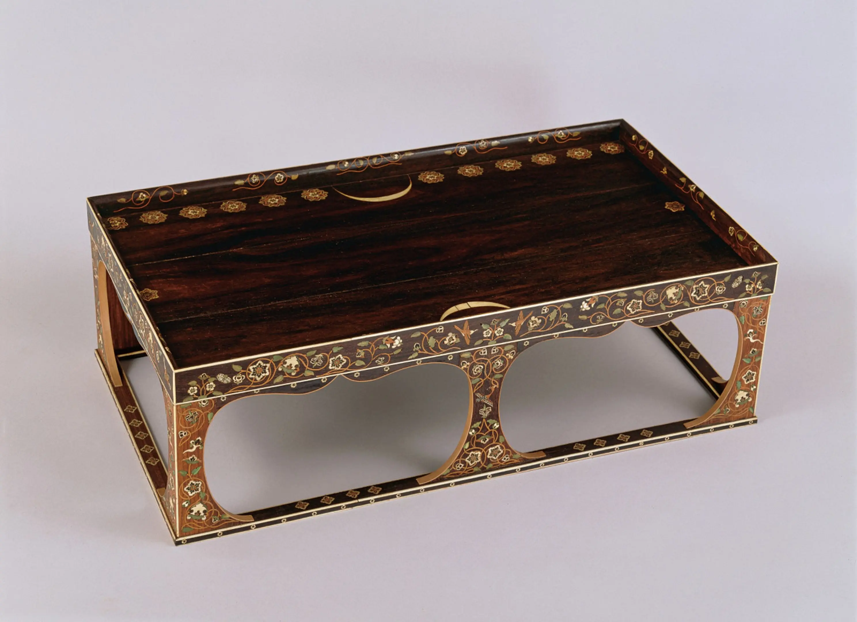 北倉　木画紫檀双六局（全姿）