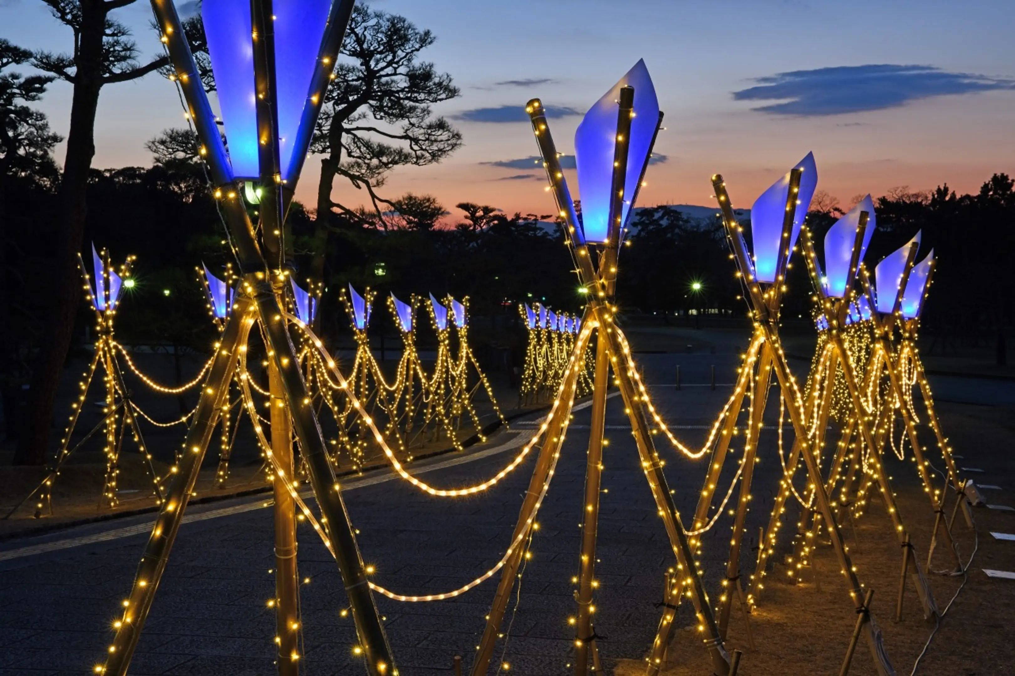 写真提供：なら瑠璃絵実行委員会