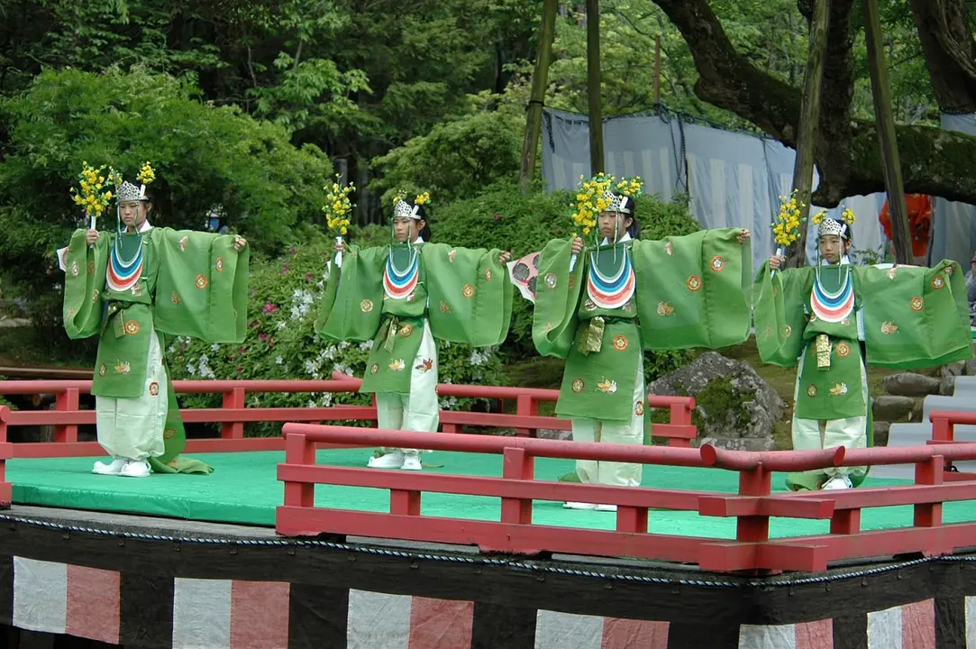 こどもの日萬葉雅楽会／春日大社萬葉植物園