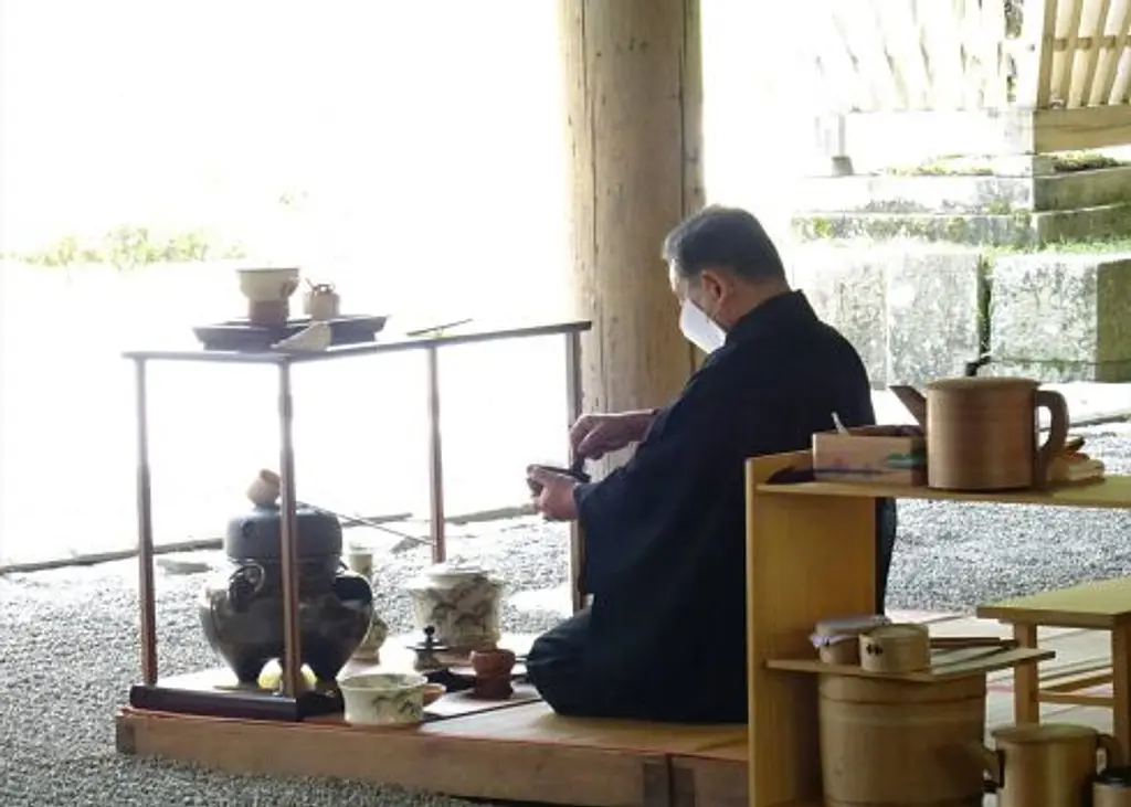 茶道家元が献茶の奉仕を行う。献茶祭／春日大社 | イベント一覧 | 【公式】奈良市観光コンシェルジュ